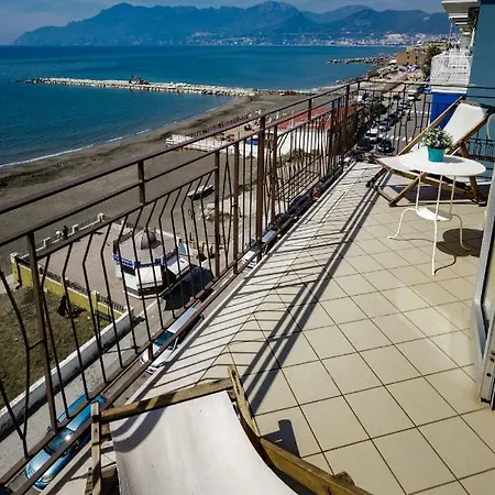Bed & Breakfast On The Sea-view&kitchen In Salerno