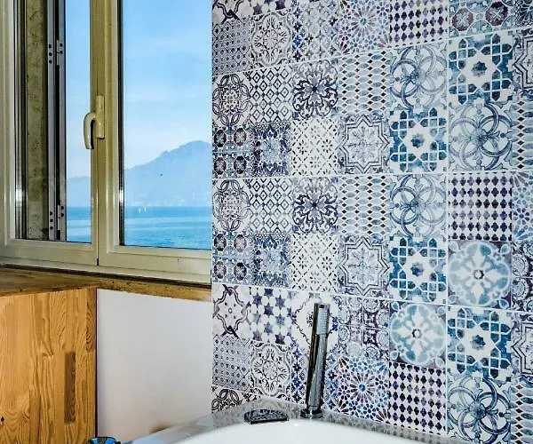 Bed & Breakfast On The Sea-view&kitchen In